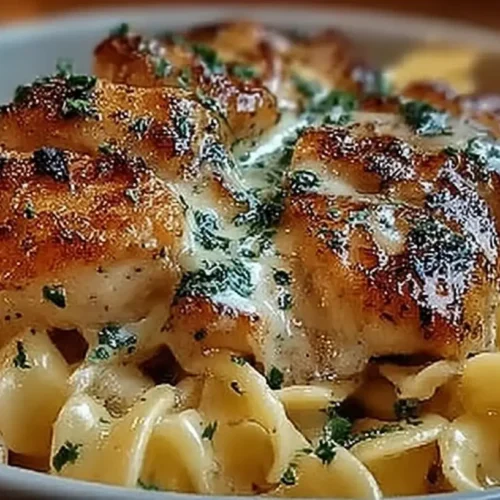 Chicken with Buttered Noodles: Easy, Golden, Weeknight Comfort 2 Chicken with Buttered Noodles served in a bowl with tender seared chicken, buttery noodles, herb-speckled butter sauce, and fresh parsley